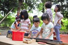 狛江プレーパーク工作する姿