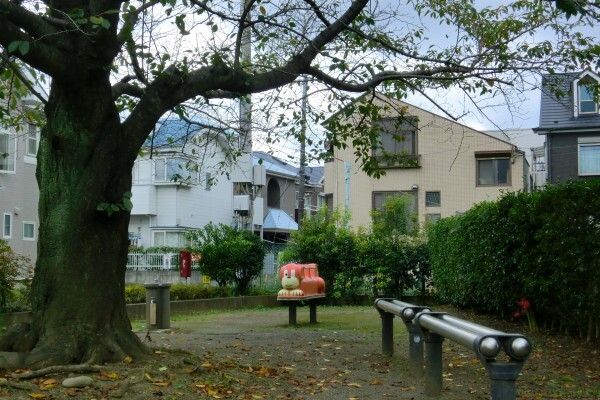 うりぼう児童遊園　ベンチ